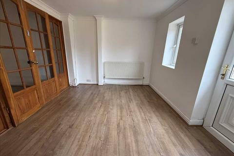 3 bedroom semi-detached house to rent, Shepheard Road, Sheldon, Birmingham
