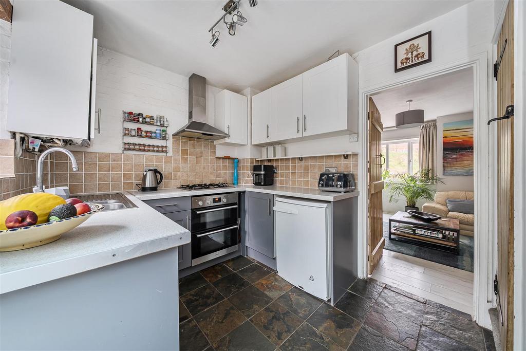 Kitchen 2.jpg