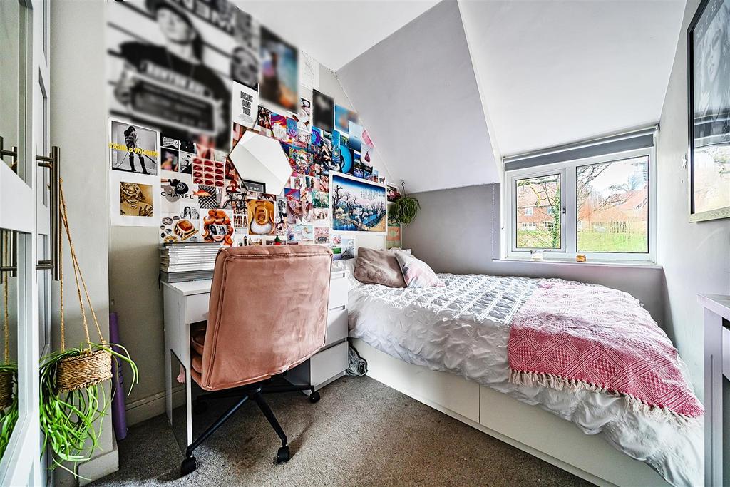 Bedroom 1.jpg