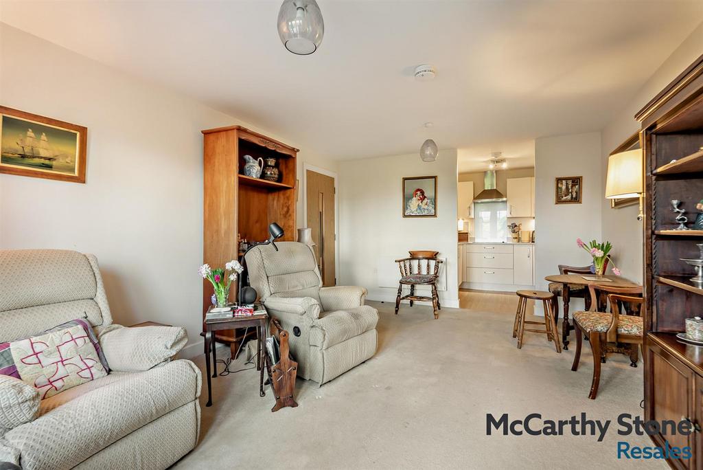 8681517-interior16-800.jpg