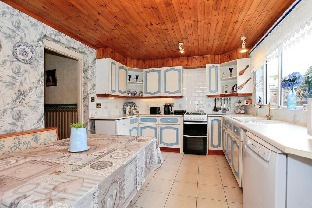 Kitchen / Breakfast Room