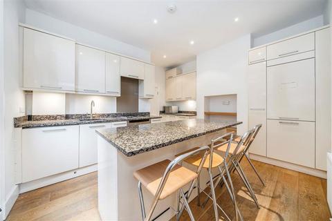 2 bedroom flat to rent, Bishops Park Road, London SW6