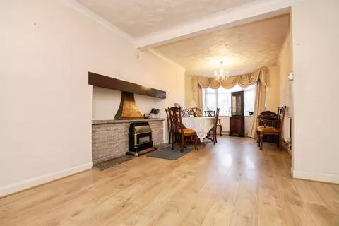 3 bedroom semi-detached house for sale - View 2