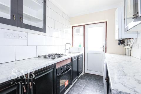 3 bedroom terraced house to rent, Carr Road, Northolt, UB5
