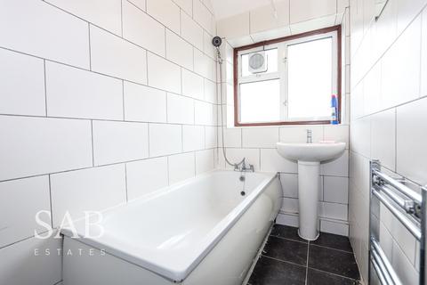 3 bedroom terraced house to rent, Carr Road, Northolt, UB5