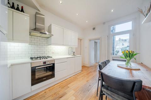 2 bedroom flat for sale, Shelton Road, Wimbledon, London, SW19