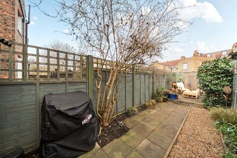 2 bedroom flat for sale, Shelton Road, Wimbledon, London, SW19