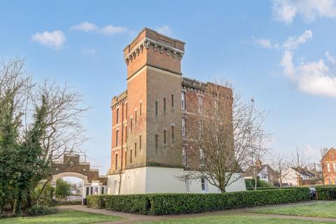 2 bedroom flat for sale, Cardwells Keep, Surrey GU2