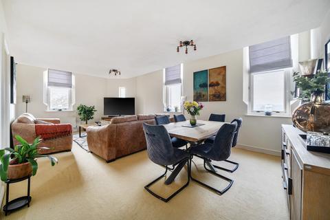 2 bedroom flat for sale, Cardwells Keep, Surrey GU2