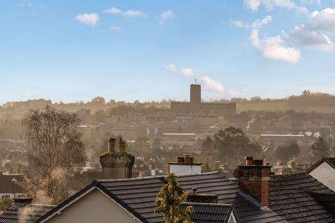 2 bedroom flat for sale, Cardwells Keep, Surrey GU2