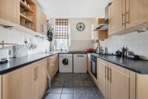 2 bedroom flat for sale, Cardwells Keep, Surrey GU2