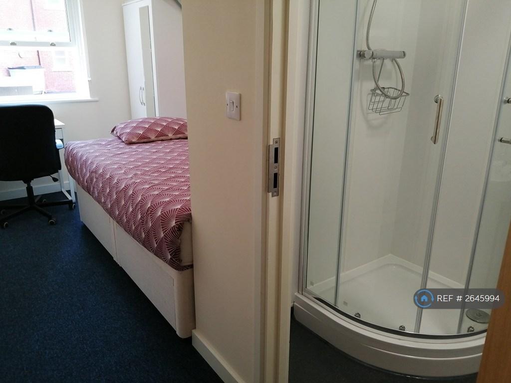 Standard En-Suite