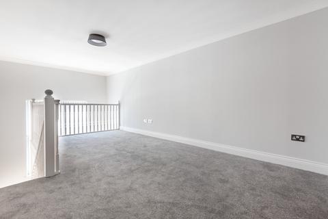 2 bedroom flat to rent, Thurlow Park Road, London, SE21