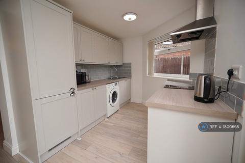 4 bedroom semi-detached house to rent, Hall Lane, Coventry, CV2