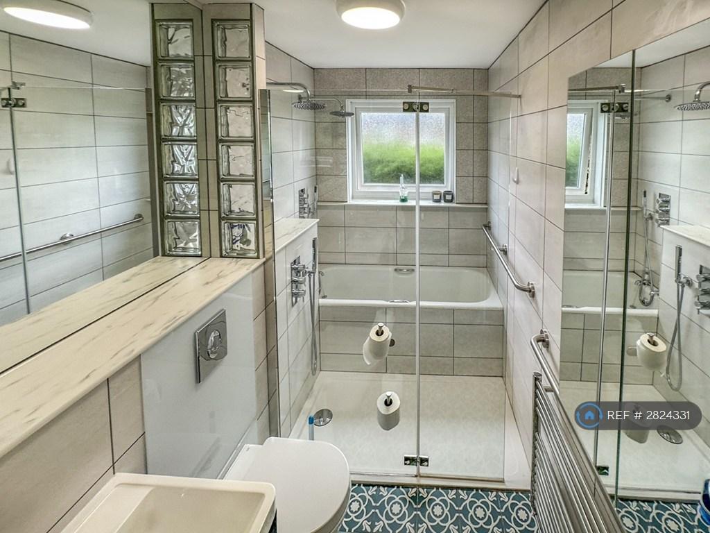 Downstairs Bathroom (Shared Room 1 And 2)