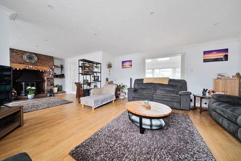 4 bedroom semi-detached house for sale, North Road, Selsey, PO20