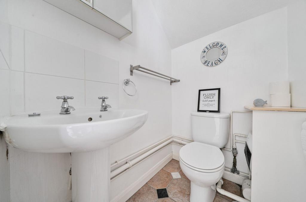 Annex cloakroom