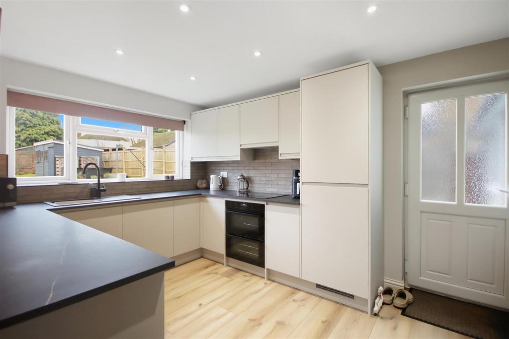 Breakfast Kitchen/Family Room