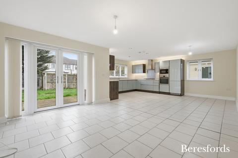 4 bedroom detached house for sale, Glades Close, Romford, RM1