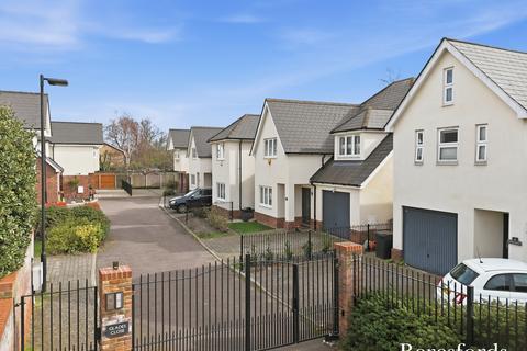 4 bedroom detached house for sale, Glades Close, Romford, RM1