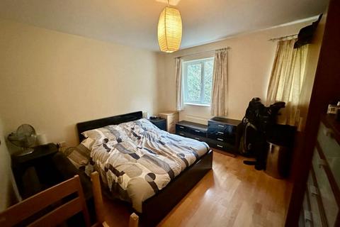2 bedroom flat for sale, REDSHANK COURT, THATCHAM RG19
