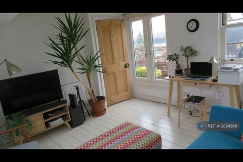 2 bedroom maisonette to rent, Acton Lane, London, W4