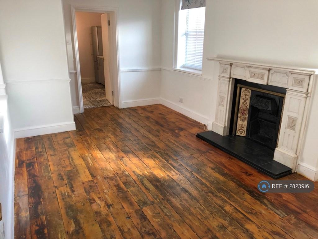 Lounge 5.16m x 3.28m