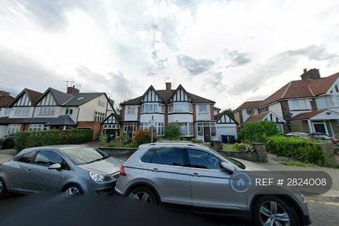 4 bedroom semi-detached house to rent, The Drive, Edgware, HA8