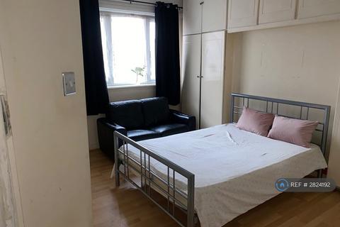 1 bedroom in a flat share to rent, London, London, W3