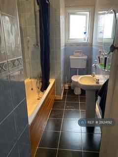 1 bedroom in a flat share to rent, London, London, W3