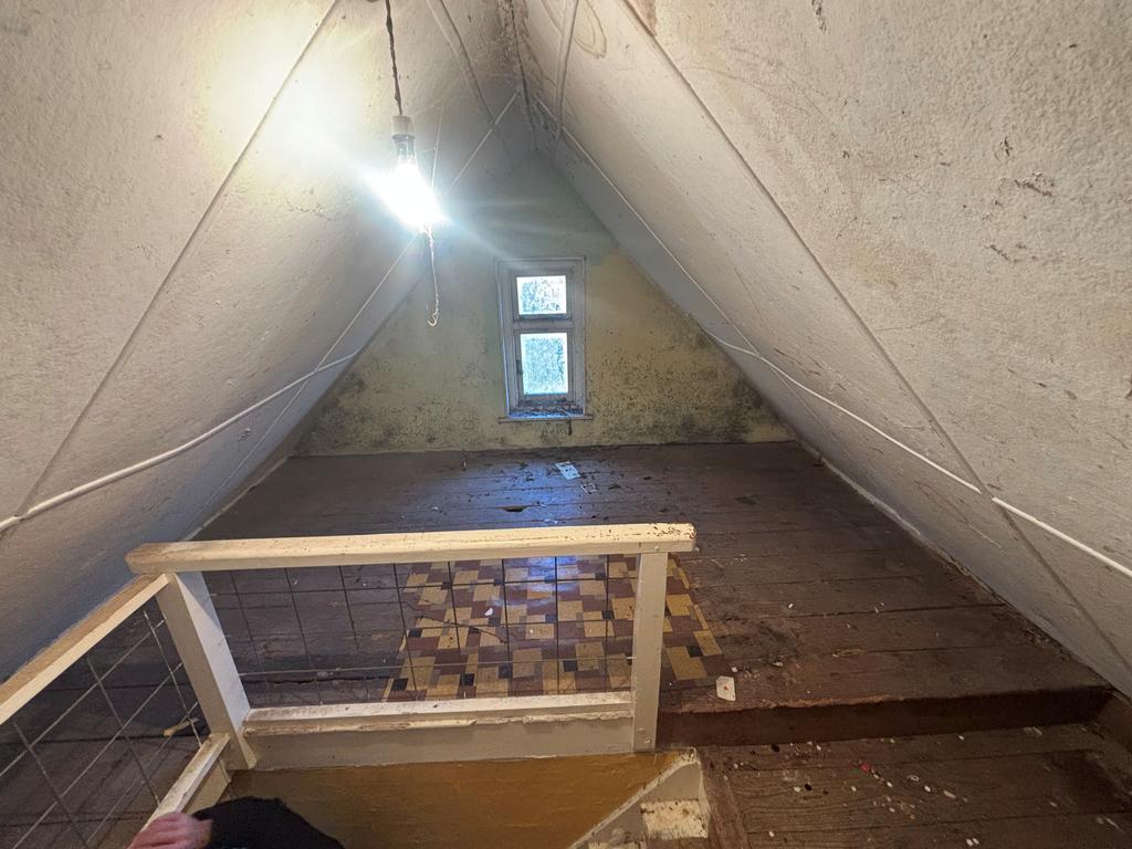 Attic room 1