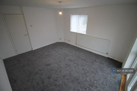 3 bedroom end of terrace house to rent, Braefell Court, Washington, NE37
