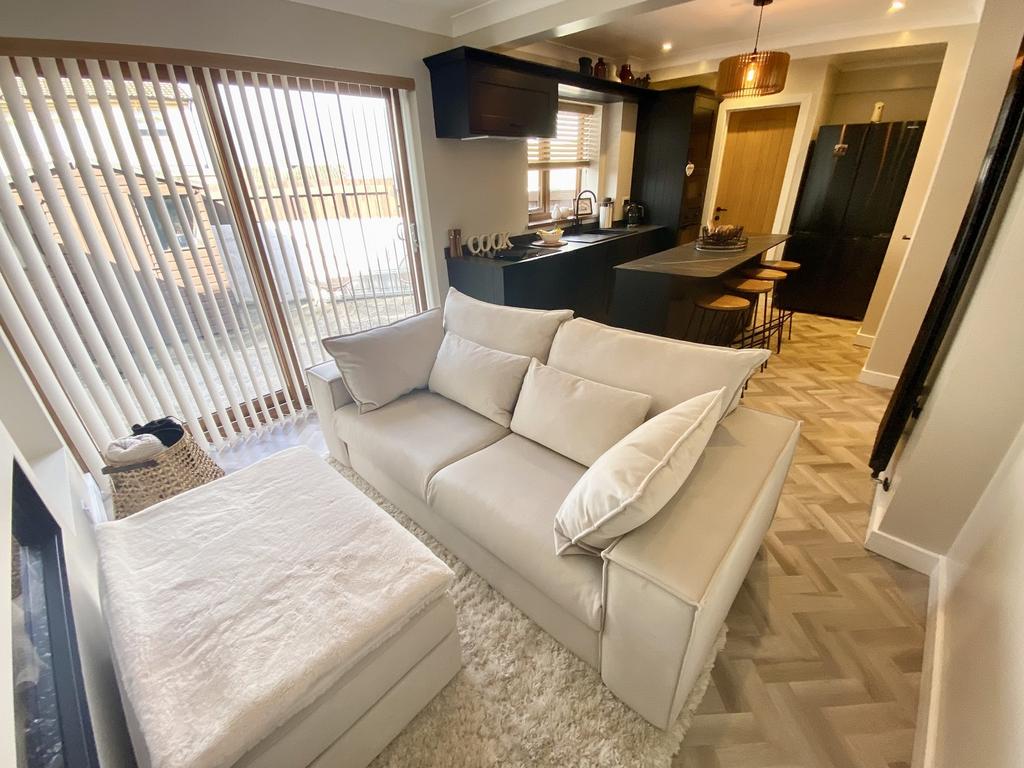 Kitchen/dining/living room
