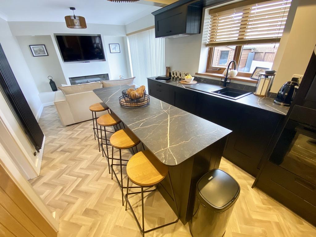 Kitchen/dining/living room