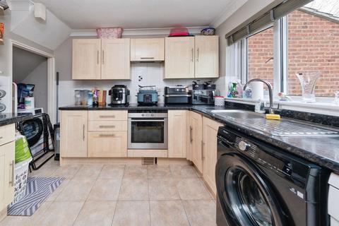 4 bedroom end of terrace house for sale, Coleridge Close, Newport Pagnell