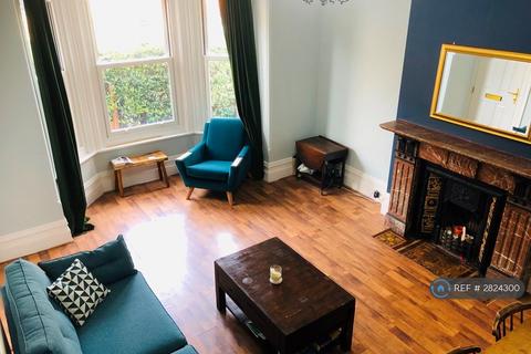 2 bedroom flat to rent, Russell Street, Reading, RG1