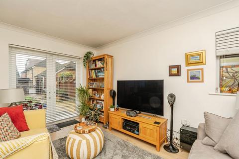 4 bedroom semi-detached house for sale, Chertsey Road, Byfleet, West Byfleet, Surrey, KT14