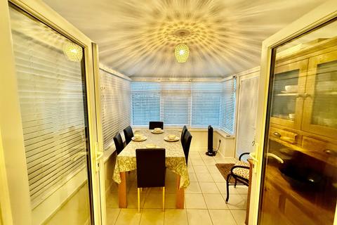 undefined, Lonydd Glas, Llanharan, Pontyclun