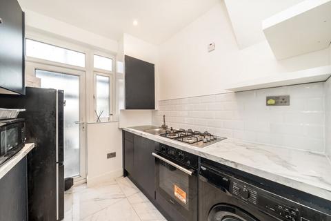 3 bedroom house to rent, Cliffview Road, London SE13