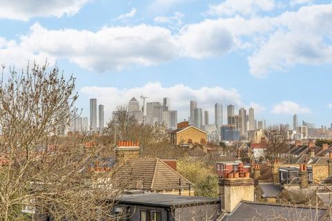 3 bedroom house to rent, Cliffview Road, London SE13
