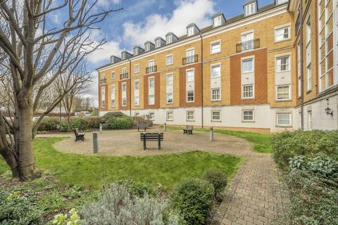 1 bedroom flat for sale, High Road, London N12