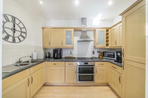 1 bedroom flat for sale, High Road, London N12