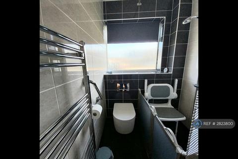 2 bedroom flat to rent, Huggetts Lane, Eastbourne, BN22