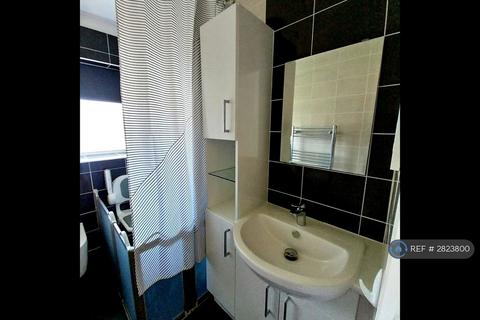 2 bedroom flat to rent, Huggetts Lane, Eastbourne, BN22