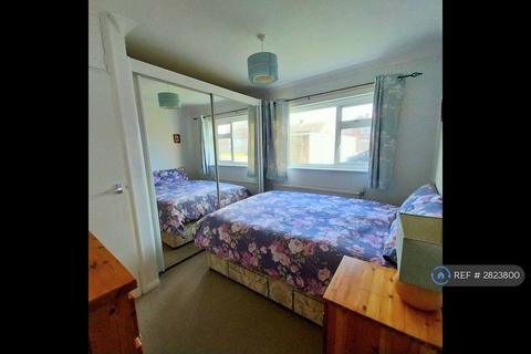 2 bedroom flat to rent, Huggetts Lane, Eastbourne, BN22