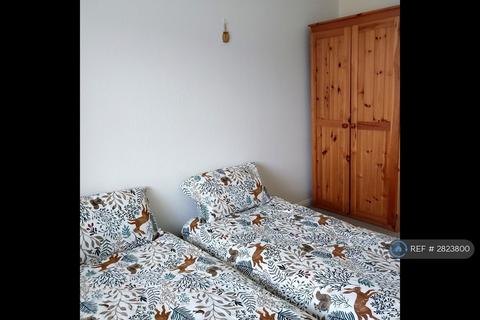 2 bedroom flat to rent, Huggetts Lane, Eastbourne, BN22