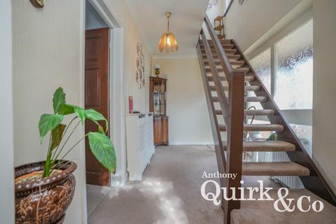 3 bedroom detached house for sale, Lylt Road, Canvey Island, SS8