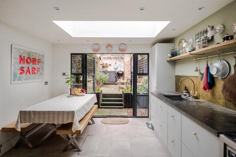 2 bedroom terraced house for sale, Medfield Street, London SW15