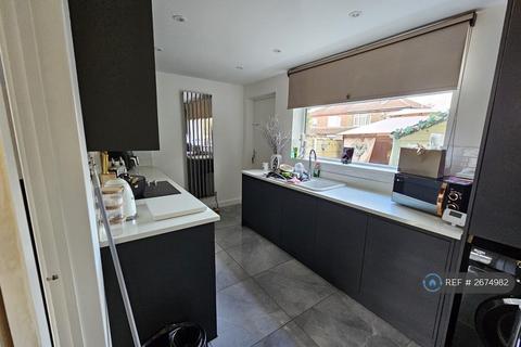 3 bedroom terraced house to rent, Caldecott Road, Manchester, M9