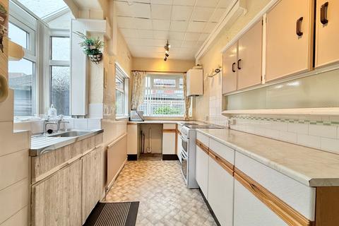 3 bedroom semi-detached house for sale, Royston Avenue, Denton